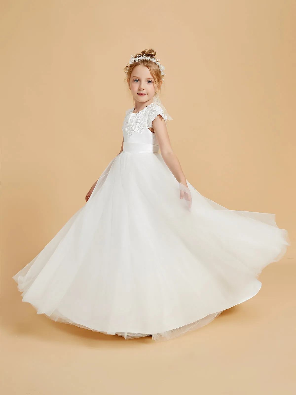 Graceful Flower Girl Dresses with Lace Applique and Cap Sleeves