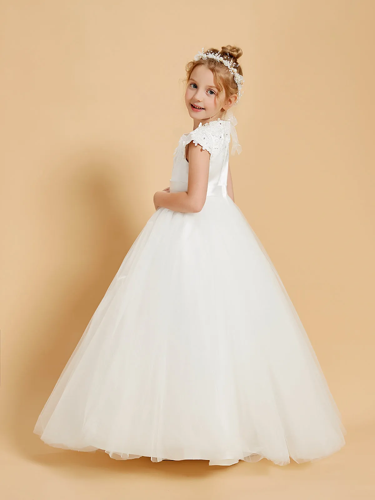 Graceful Flower Girl Dresses with Lace Applique and Cap Sleeves