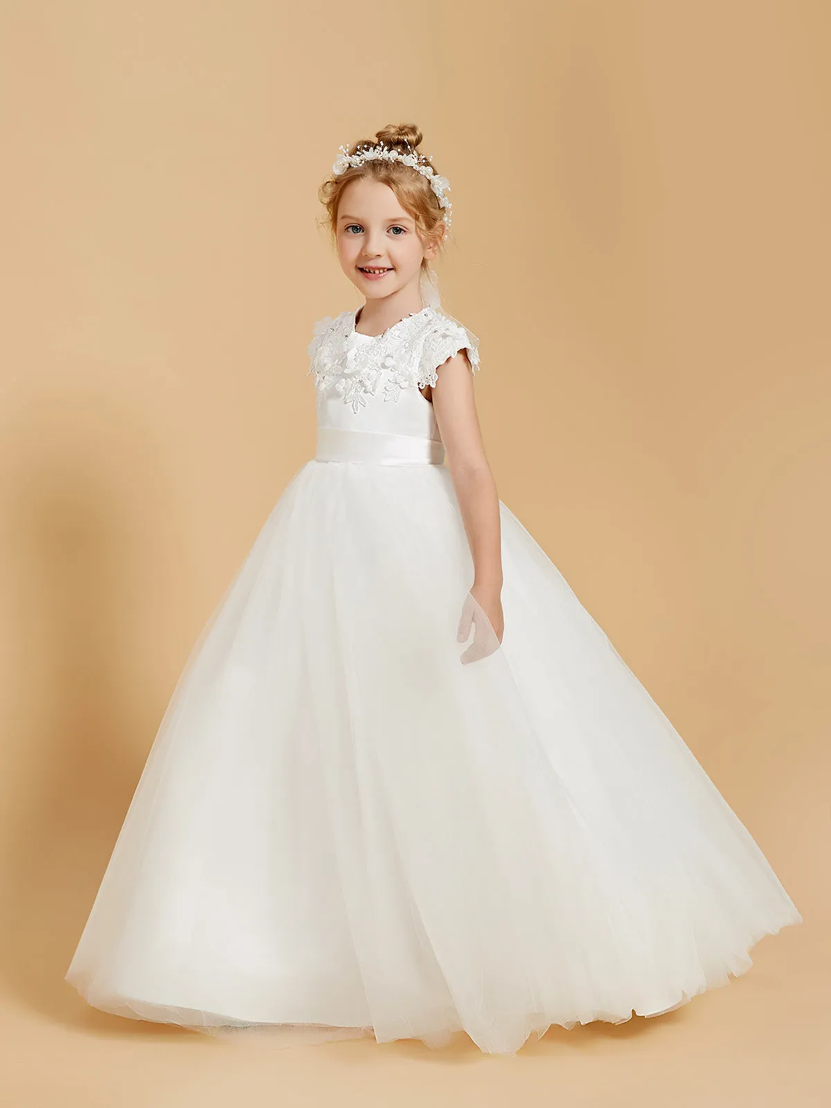 Graceful Flower Girl Dresses with Lace Applique and Cap Sleeves